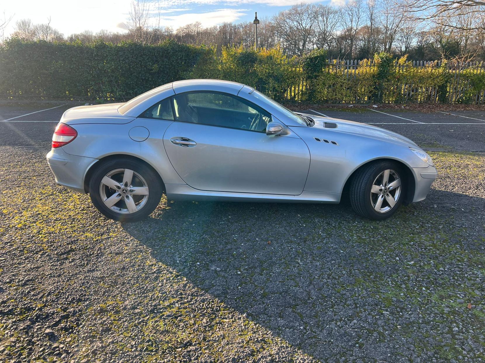 Mercedes-Benz SLK 3.0 SLK280 Convertible 2dr Petrol 7G-Tronic (222 g/km, 231 bhp)