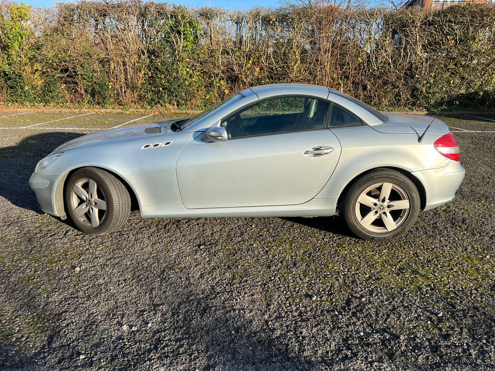 Mercedes-Benz SLK 3.0 SLK280 Convertible 2dr Petrol 7G-Tronic (222 g/km, 231 bhp)