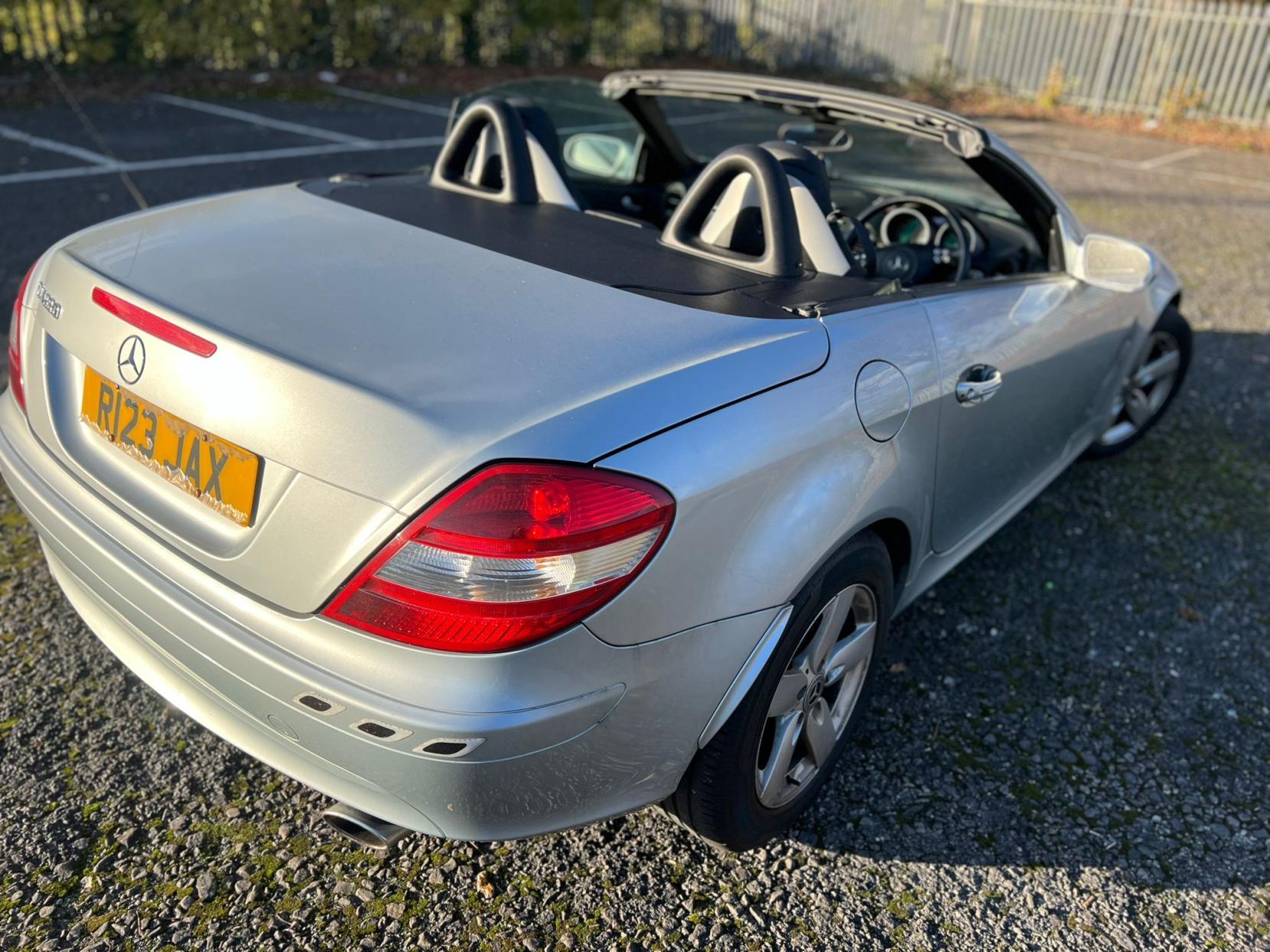 Mercedes-Benz SLK 3.0 SLK280 Convertible 2dr Petrol 7G-Tronic (222 g/km, 231 bhp)