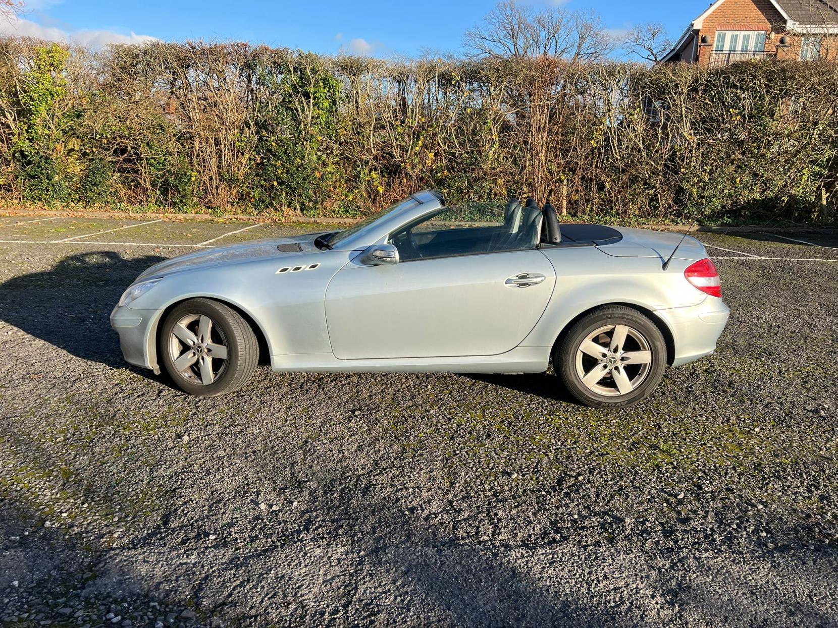 Mercedes-Benz SLK 3.0 SLK280 Convertible 2dr Petrol 7G-Tronic (222 g/km, 231 bhp)