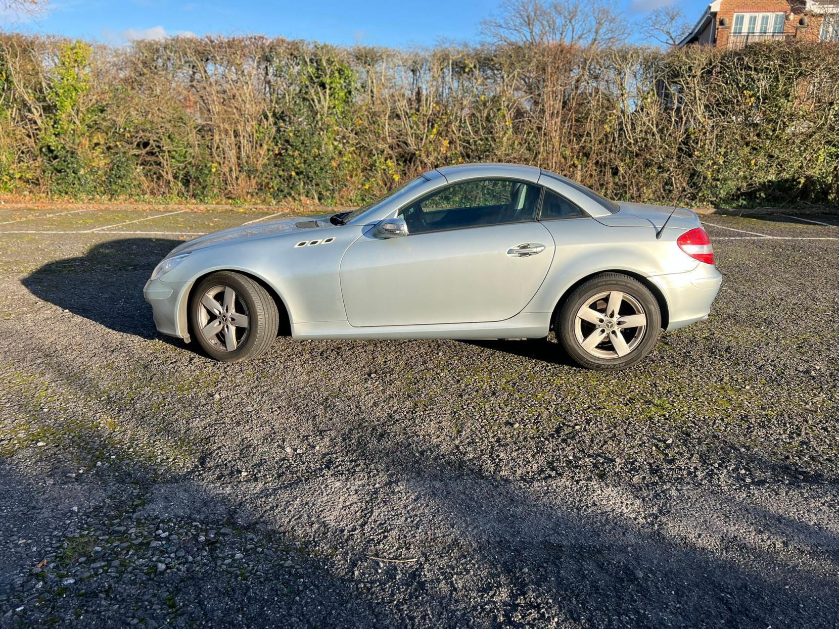 Mercedes-Benz SLK 3.0 SLK280 Convertible 2dr Petrol 7G-Tronic (222 g/km, 231 bhp)